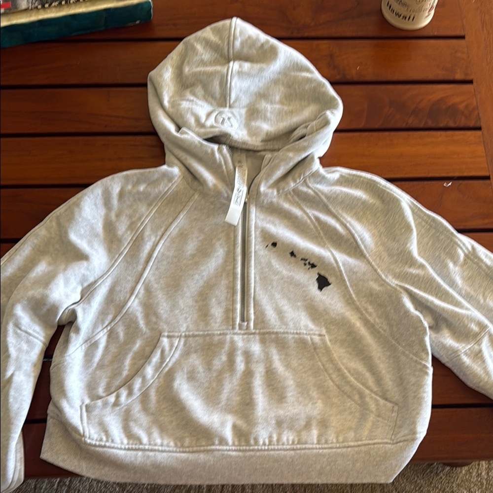 Gray Hoodie with Island Graphic never worn no tags